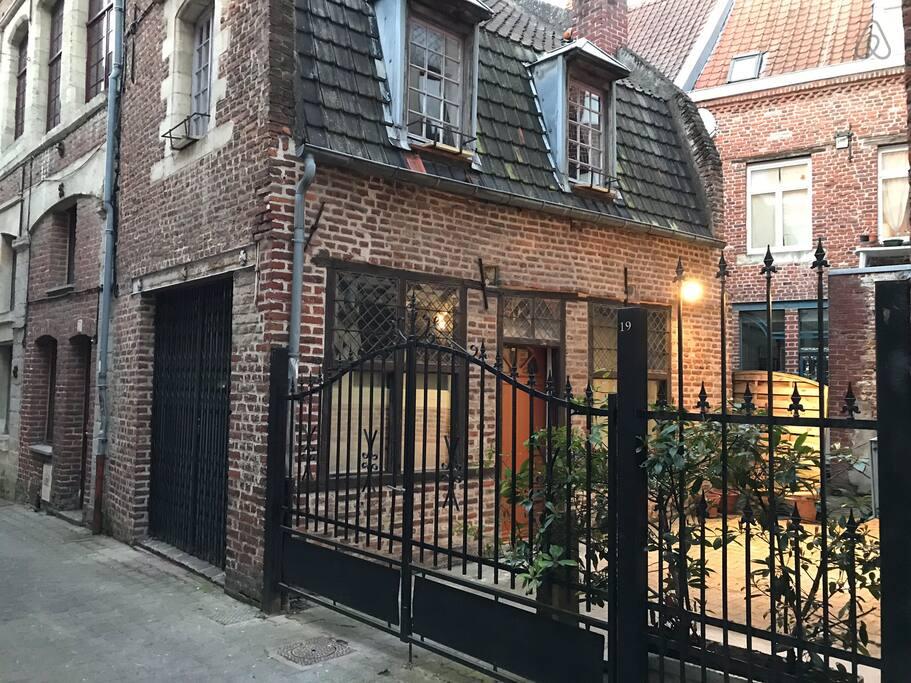 Pet Friendly Valenciennes Airbnb Rentals