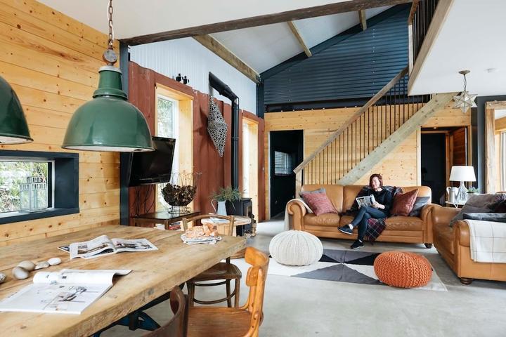 Pet Friendly Unique Lodge with Industrial Designed Interior