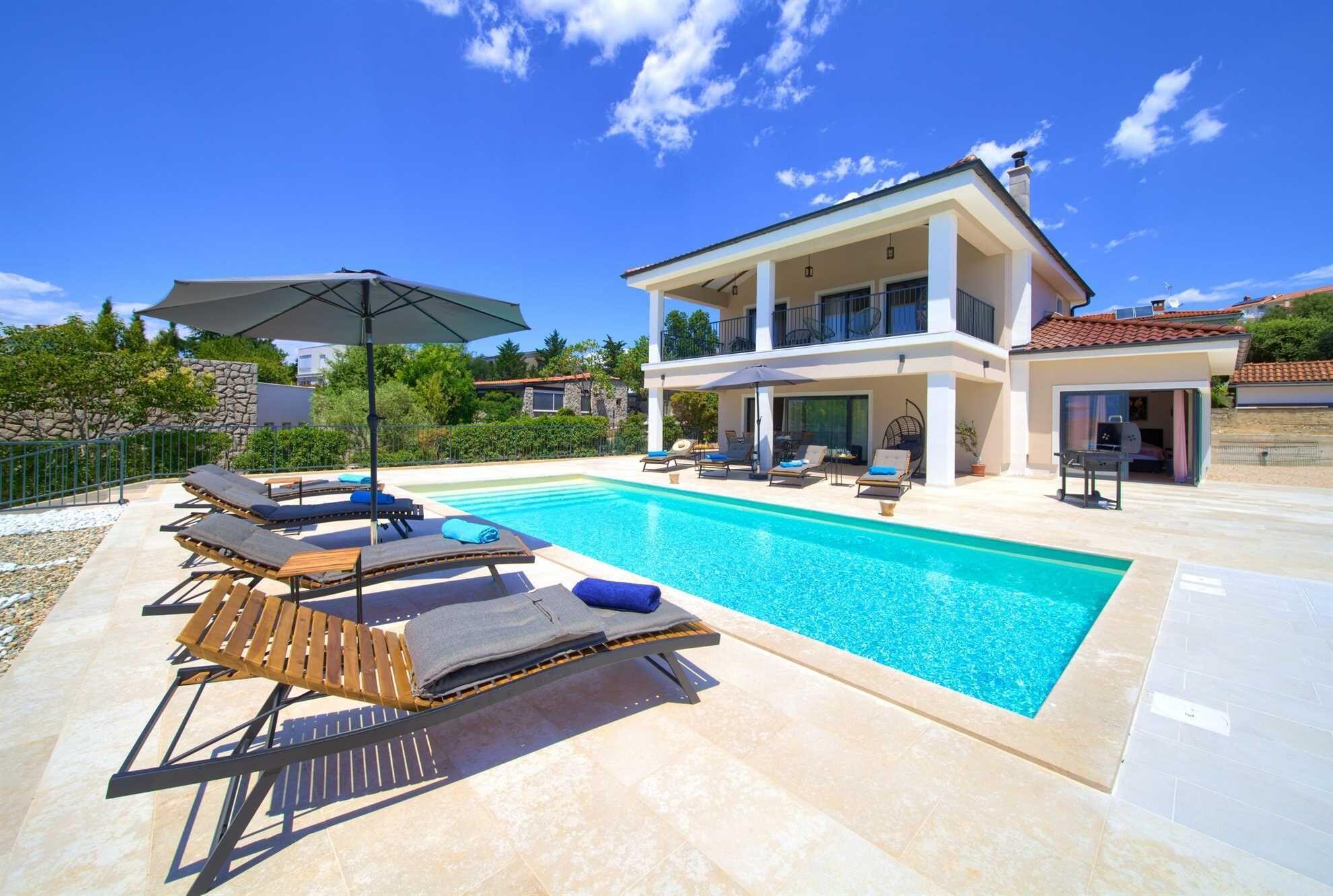 Pet Friendly Villa Magnifica with Pool