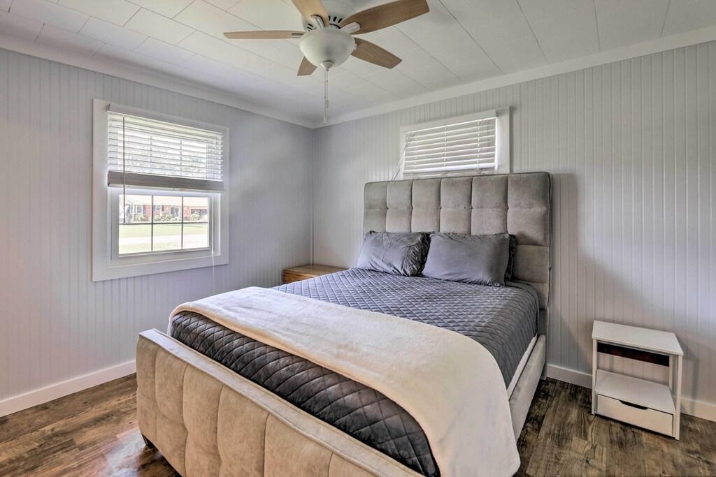 Harkers Island Home with Porch Near Marina Pet Policy