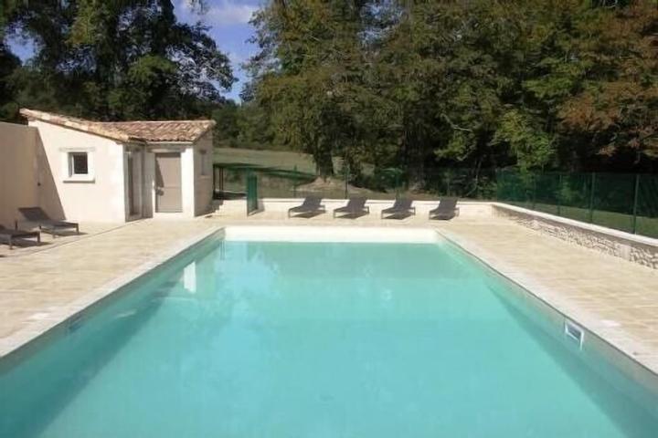Pet Friendly Large Property with Swimming Pool