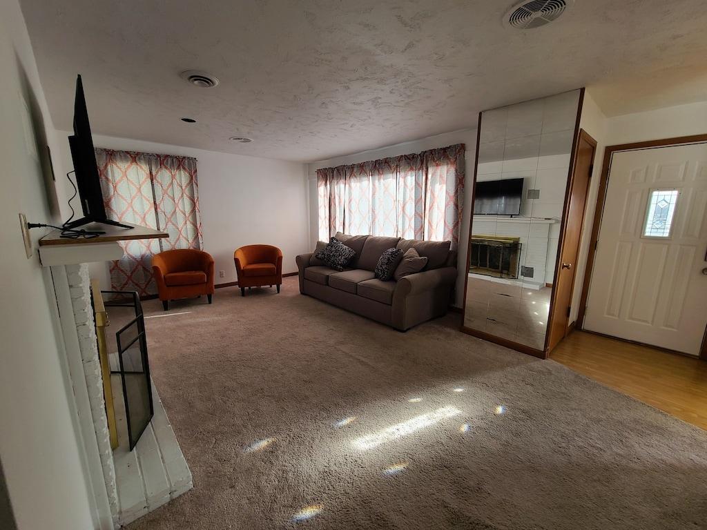 Adorable Home in the Heart of Omaha Pet Policy