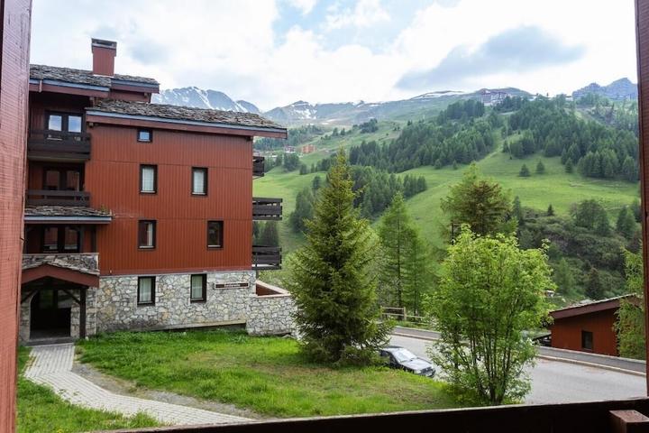 Pet Friendly Apartment with Internet Situated in the Mountains