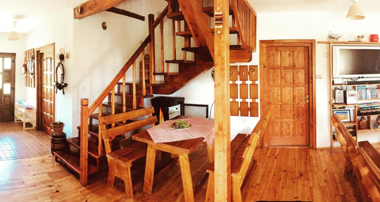 Pet Friendly Bran White Clouds House & Chalet