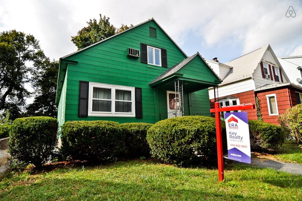 Leominster Airbnb Rentals Pet Policy