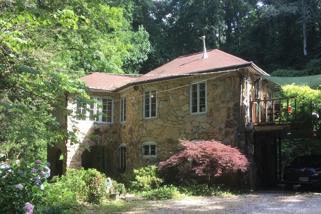 Clinton Airbnb Rentals Pet Policy