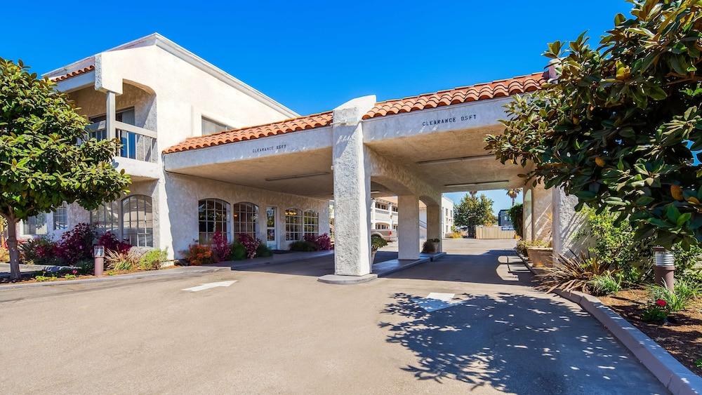 SureStay Hotel by Best Western Camarillo Pet Policy