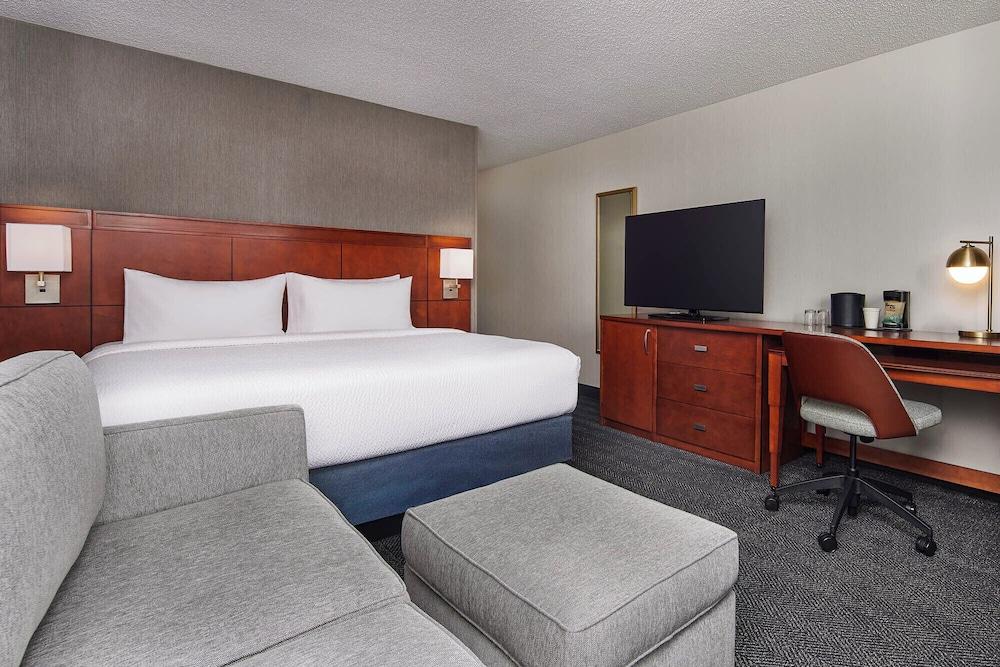 Pet Friendly Courtyard by Marriott Fort Collins