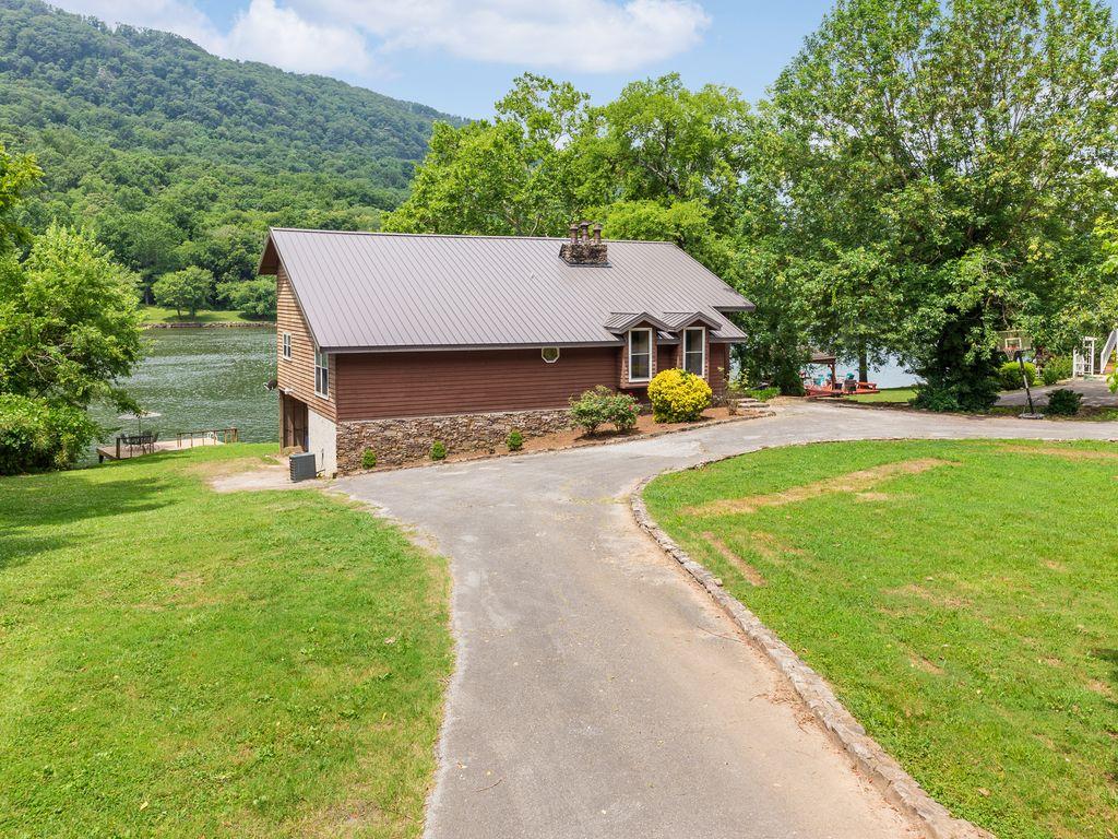 Pet Friendly Tennessee River House