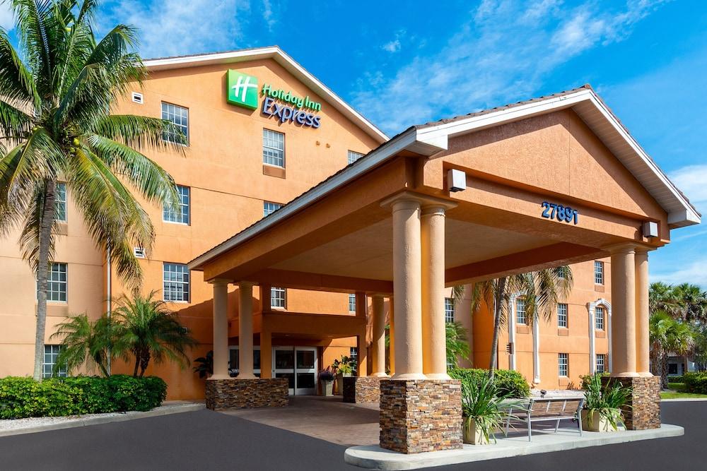 Pet Friendly Holiday Inn Express & Suites Naples North - Bonita Springs an IHG Hotel