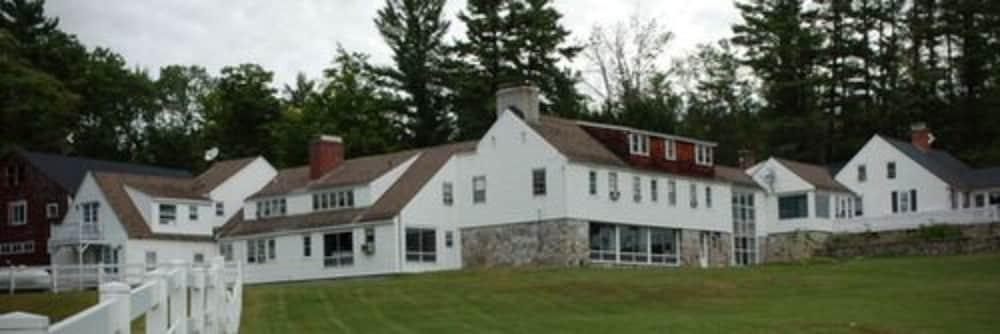 Pet Friendly New Hampshire Mountain Inn