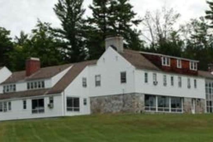 Pet Friendly New Hampshire Mountain Inn