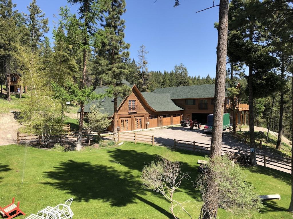 Luxurious 4BR Montana Estate Pet Policy