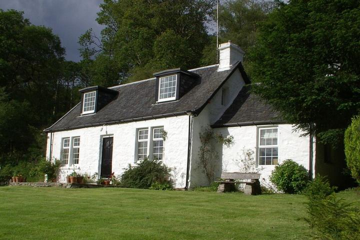 Pet Friendly Dubh Loch Cottage