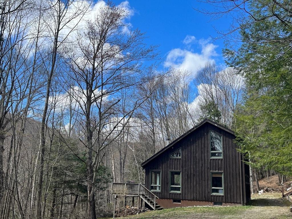 Private Berkshire Cabin on 27 Acres Pet Policy