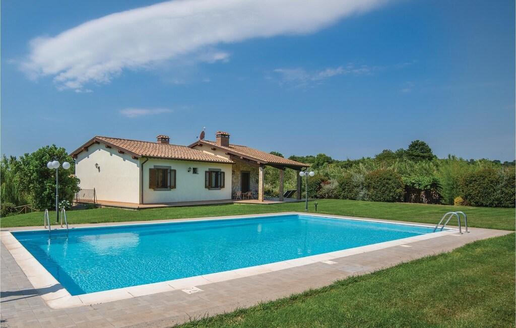 Pet Friendly Nice Home in Piansano with Wifi & 3-Bedrooms
