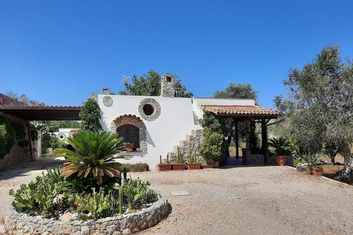 Pet Friendly 2/2 Villa with Fireplace