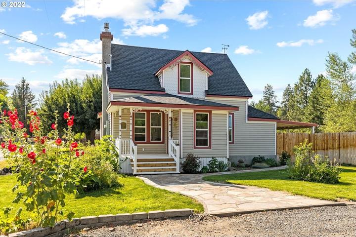Pet Friendly 1890's Victorian Home on the Oregon Trail