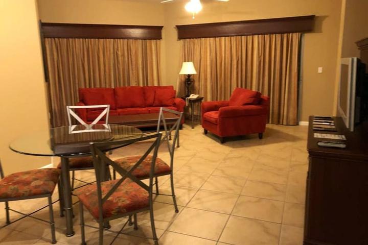 Pet Friendly 2/2 Condo Two Minutes from Disney