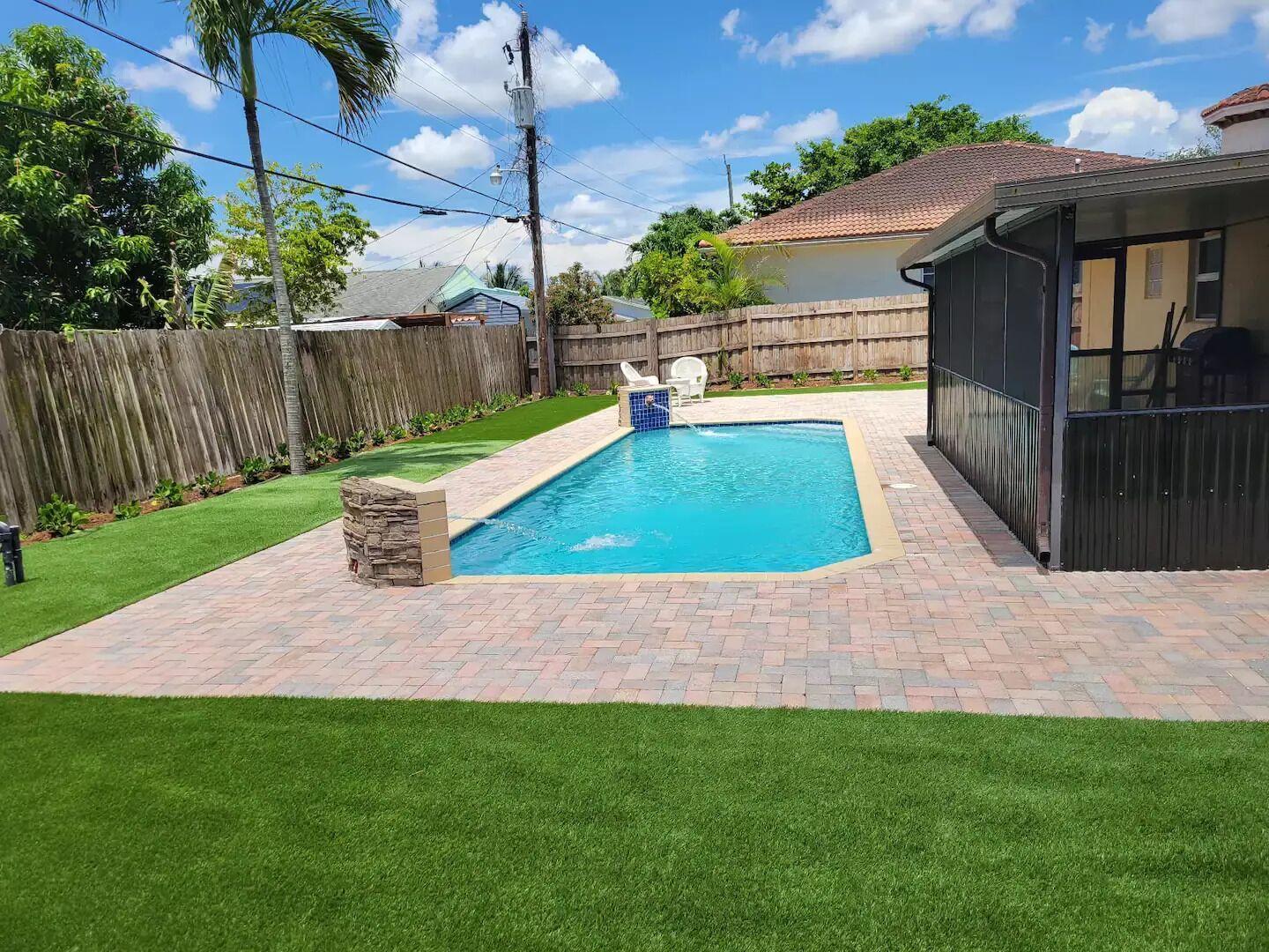 Pet Friendly Beautiful House with Pool Near the Beach