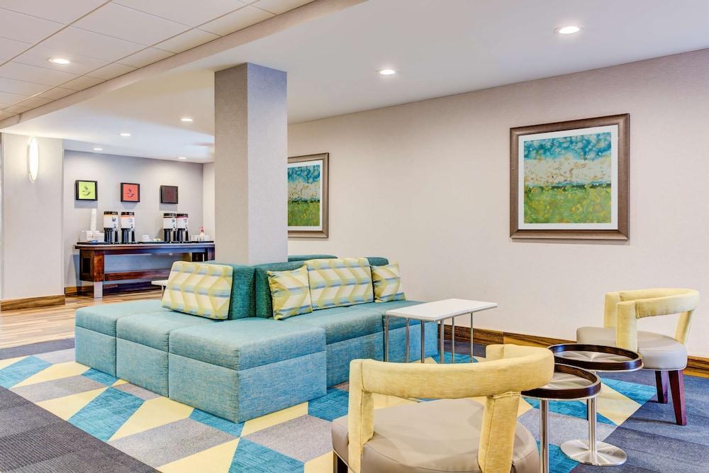 Hampton Inn & Suites Macon I475 Pet Policy