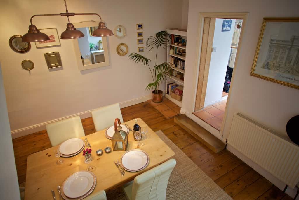 Character Luxe Cottage Close to Chesil Beach Pet Policy