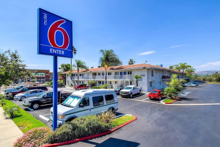 Pet Friendly Motel 6 Rowland Heights CA - Los Angeles - Pomona