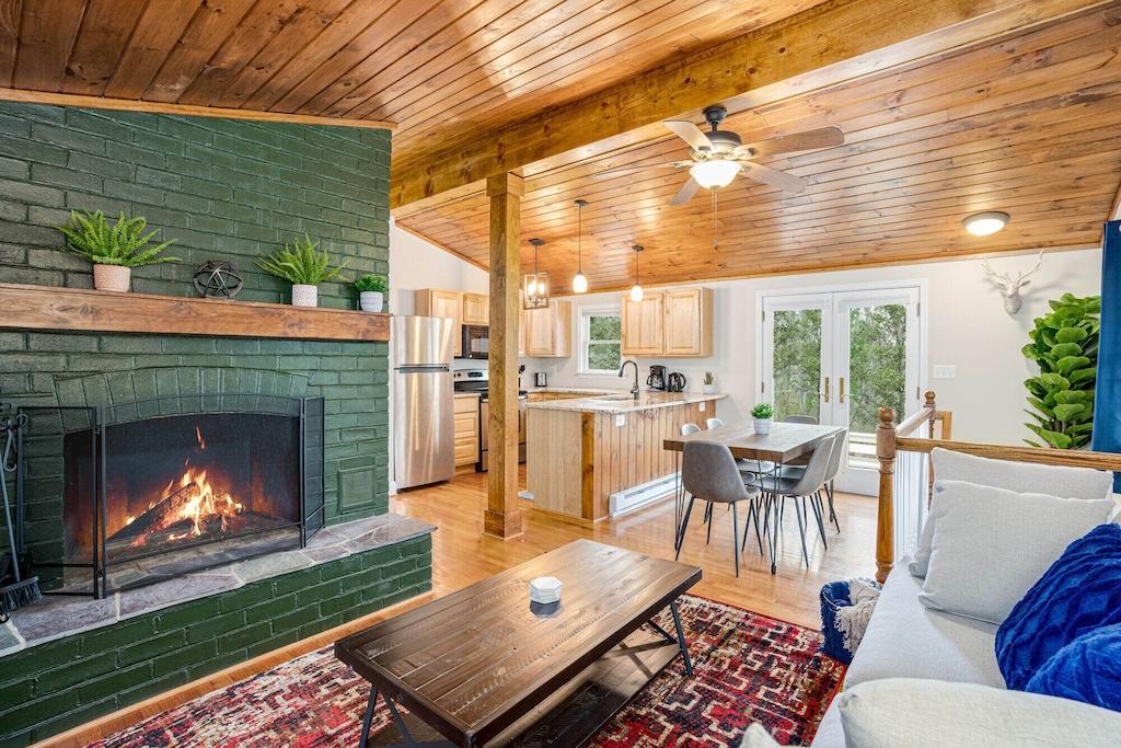 Pet Friendly Harpers Ferry Cabin with Huge Deck