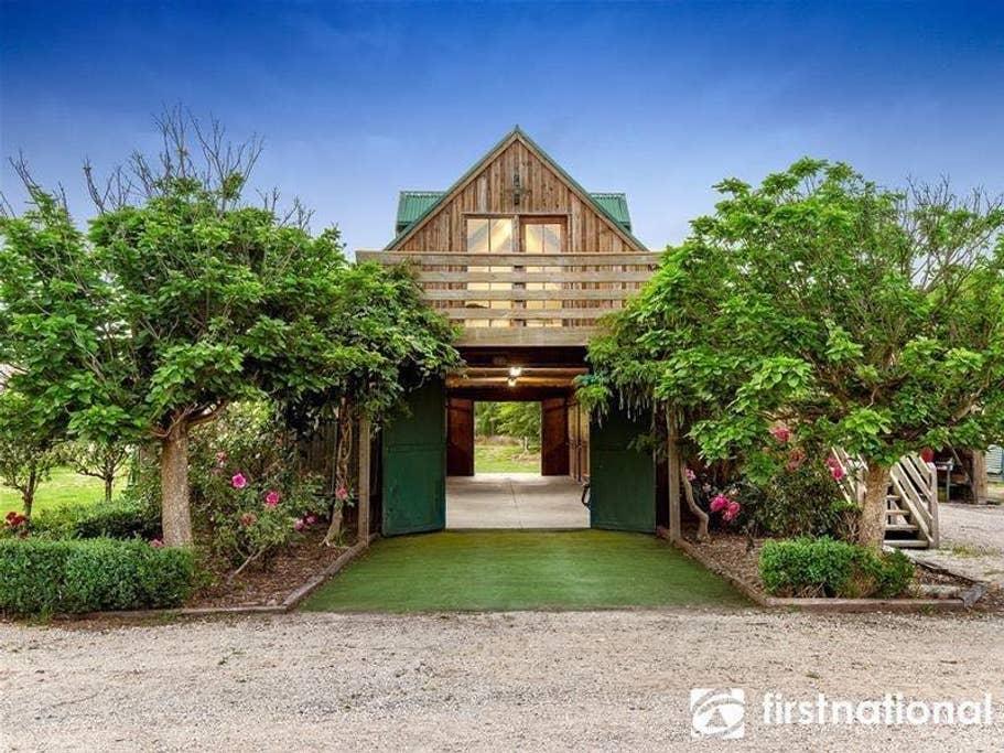 Narre Warren Airbnb Rentals Pet Policy