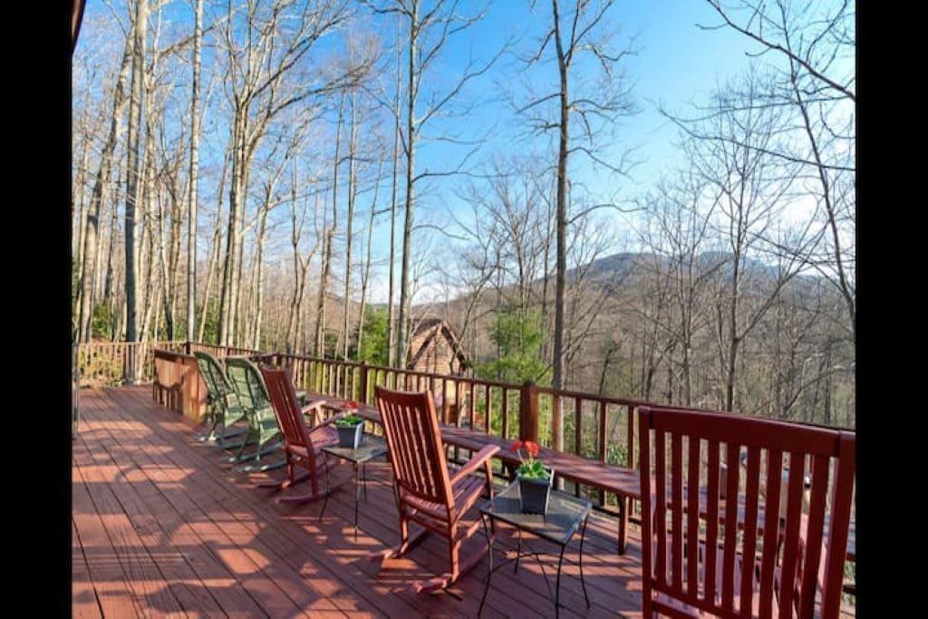 Secluded 5/3 Boone House with Views Pet Policy