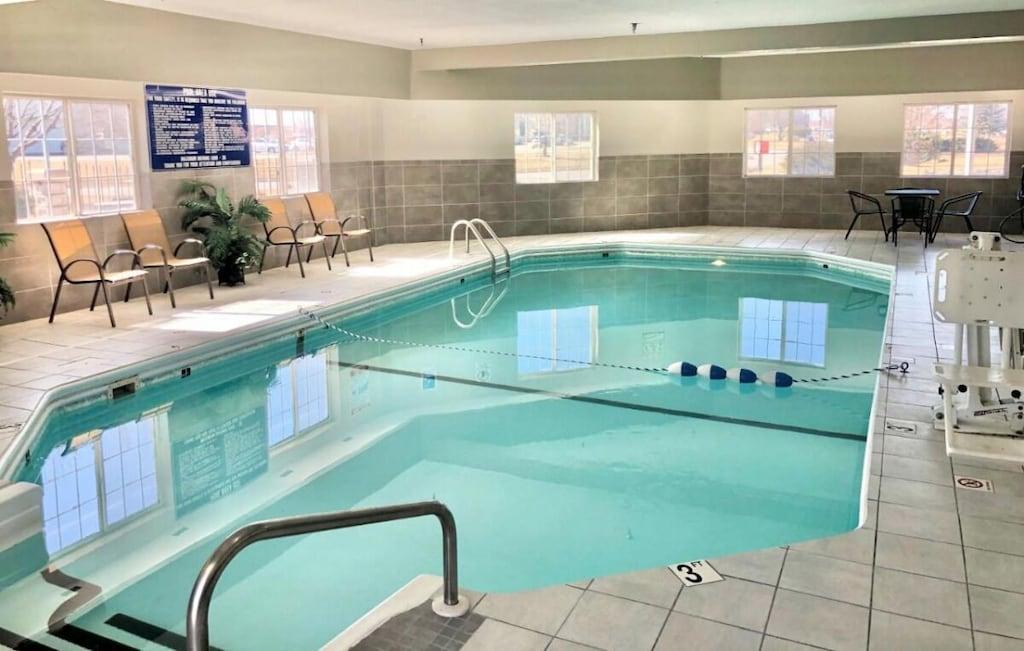 Pet Friendly Convenient Hotel with Pool & Free Parking