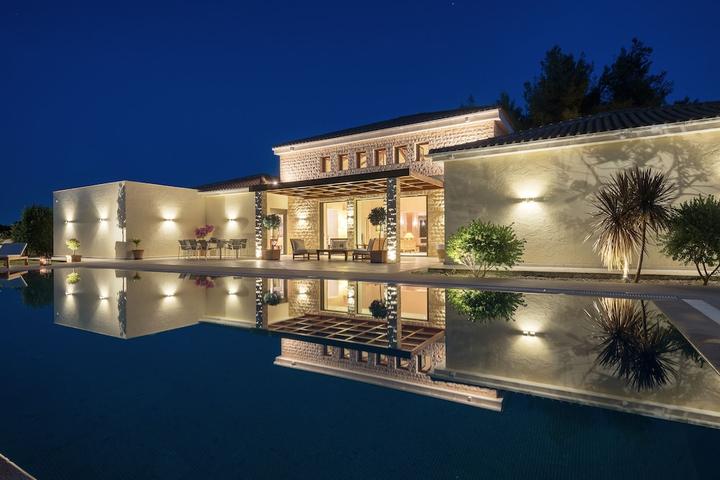 Pet Friendly Luxury Villa with 90M Pool