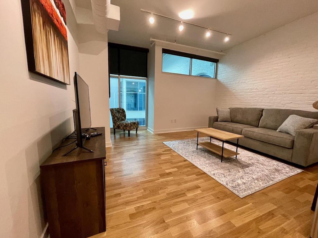 Pet Friendly 2BR Serviced Apartment in Omaha