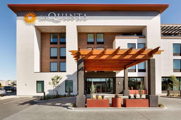 Pet Friendly La Quinta Inn & Suites Santa Rosa Sonoma