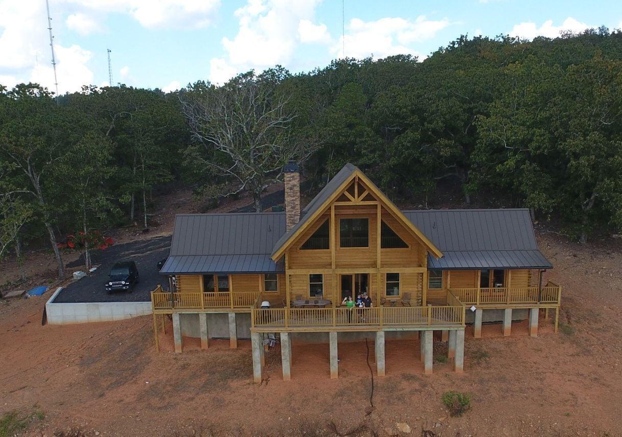 Pet Friendly 3-Bedroom Log Cabin with Awesome Views