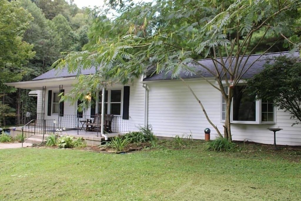 Lazy Lane Cabins Shadow Wood Cottage Pet Policy