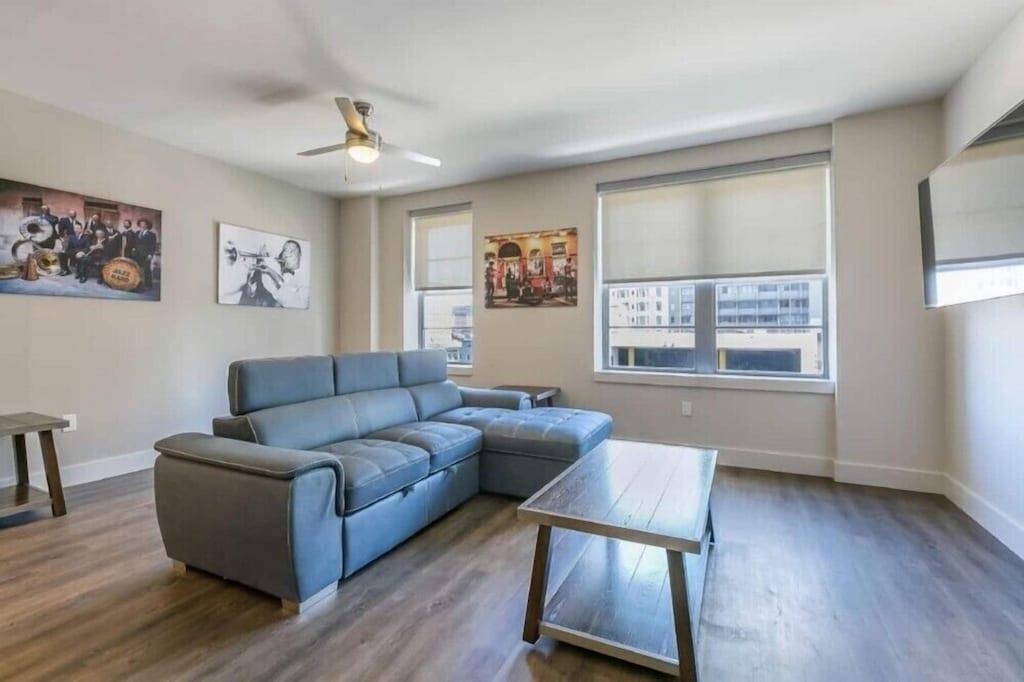 Modern Condo in New Orleans Pet Policy