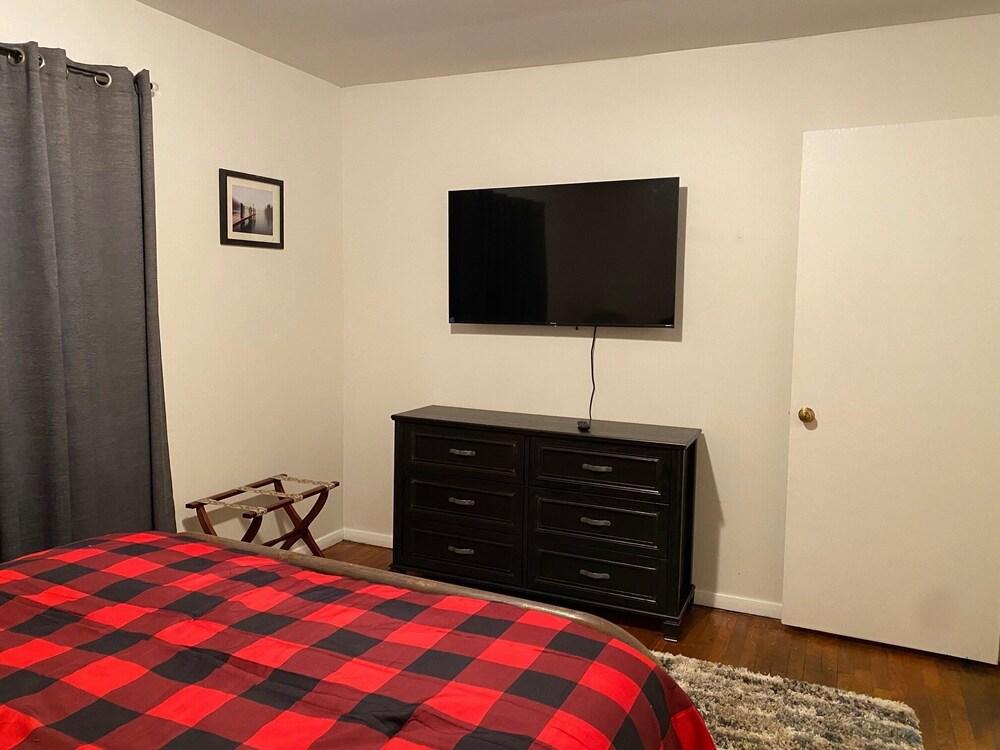 Rustic Cabin Close to Lake Guntersville Pet Policy