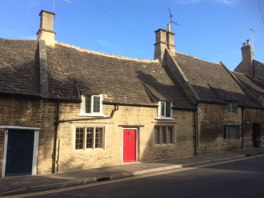 Pet Friendly Oundle Airbnb Rentals