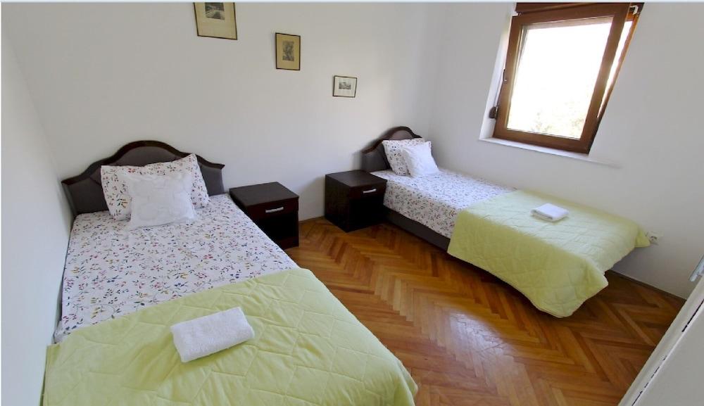 Pet Friendly Villa Antic with Pool in Budva