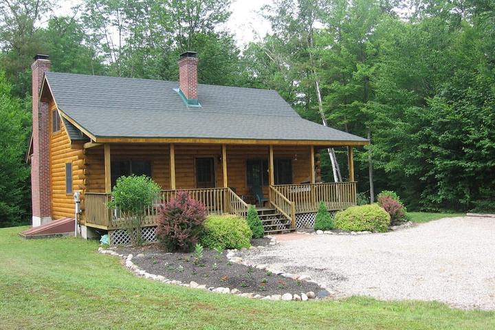 Pet Friendly Log Home in Beautiful Mountain Valley