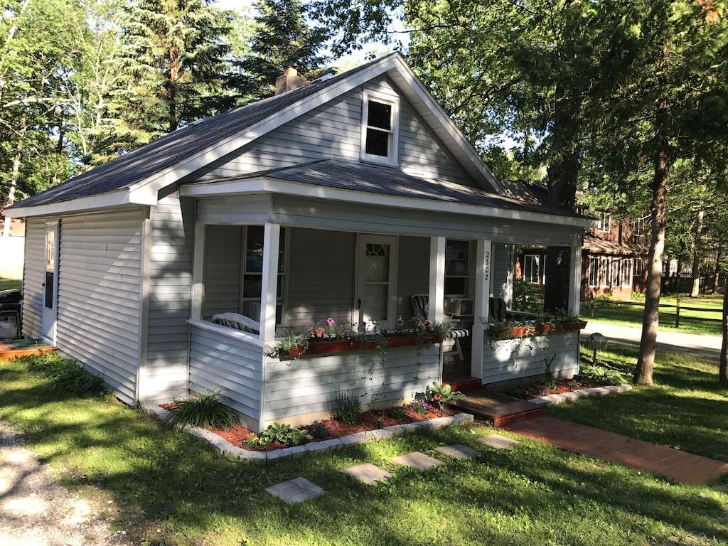 Cabin 1 at Higgins Lake Pet Policy
