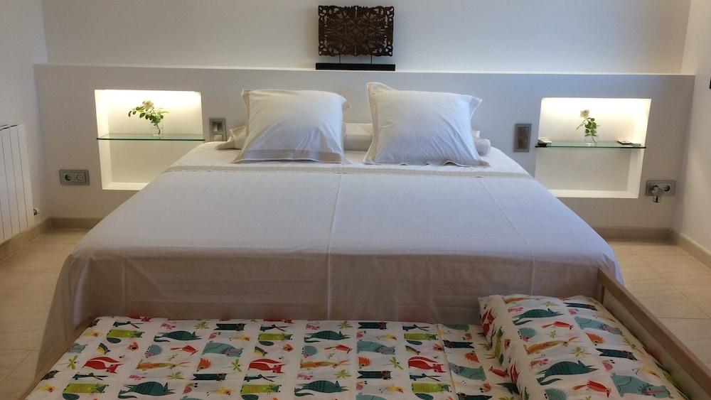 Pet Friendly House for 8-9 in Barcelona 