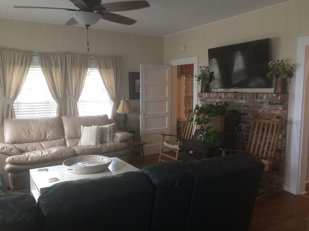 The Mill House at Lake Waccamaw Pet Policy