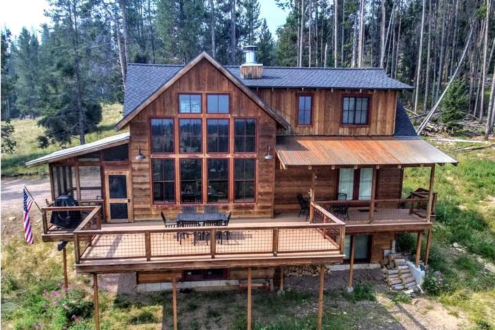 Pet Friendly Home Nestled on Edge of Wilderness with Hot Tub