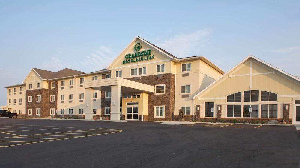 Pet Friendly GrandStay Hotel & Suites Mount Horeb - Madison