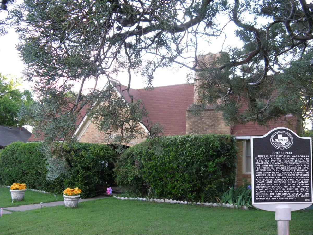 Pet Friendly Alla's Historical Bed and Breakfast Spa and Cabana