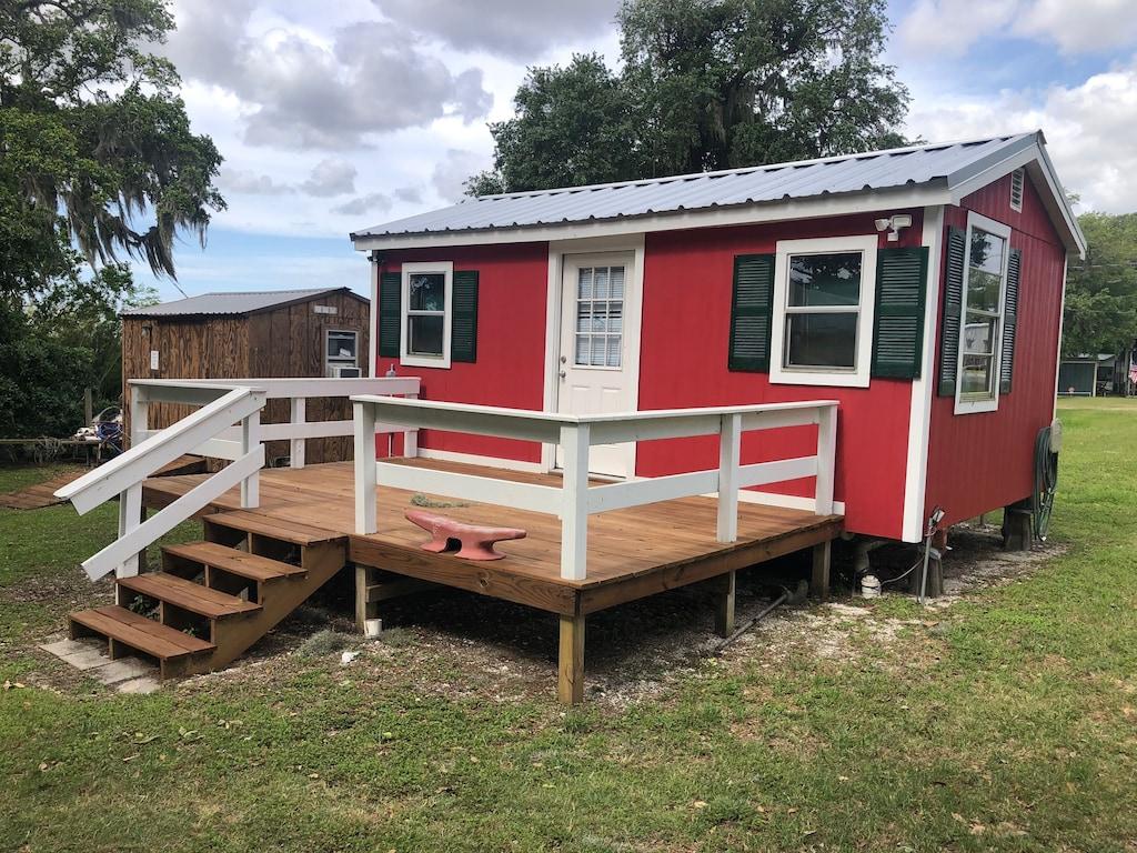 Pet Friendly Camp Paradise Pecan Island Red Cabin