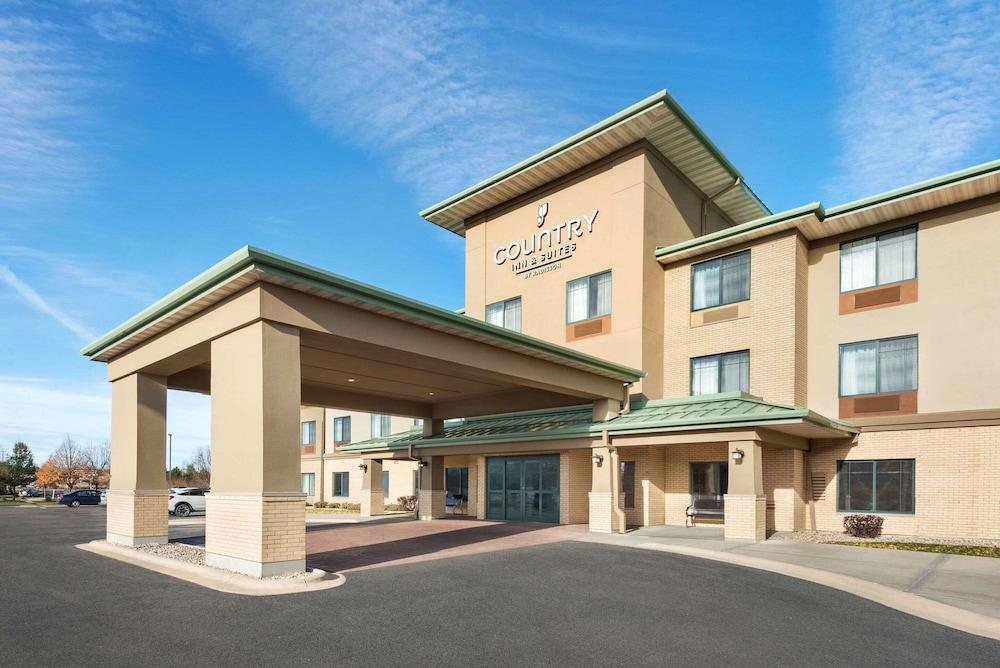 Pet Friendly Country Inn & Suites by Radisson Madison West WI