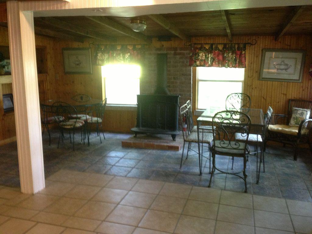 3 Bedroom Cabin Near Lake Pet Policy   137105 12942540 